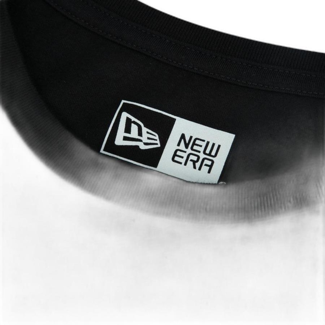 Camiseta New Era Satinado Flag - Masculina - Foto 3