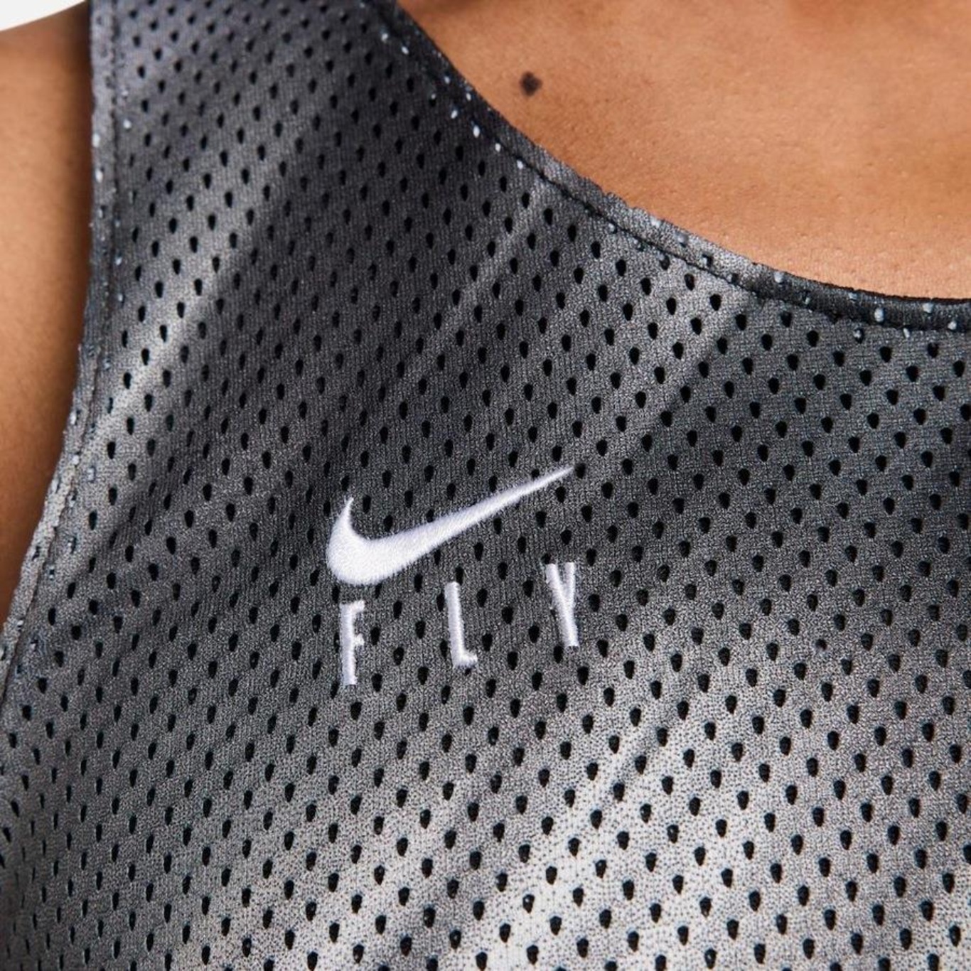 Camiseta Regata Nike Dri-Fit Swoosh Fly - Feminina - Foto 4