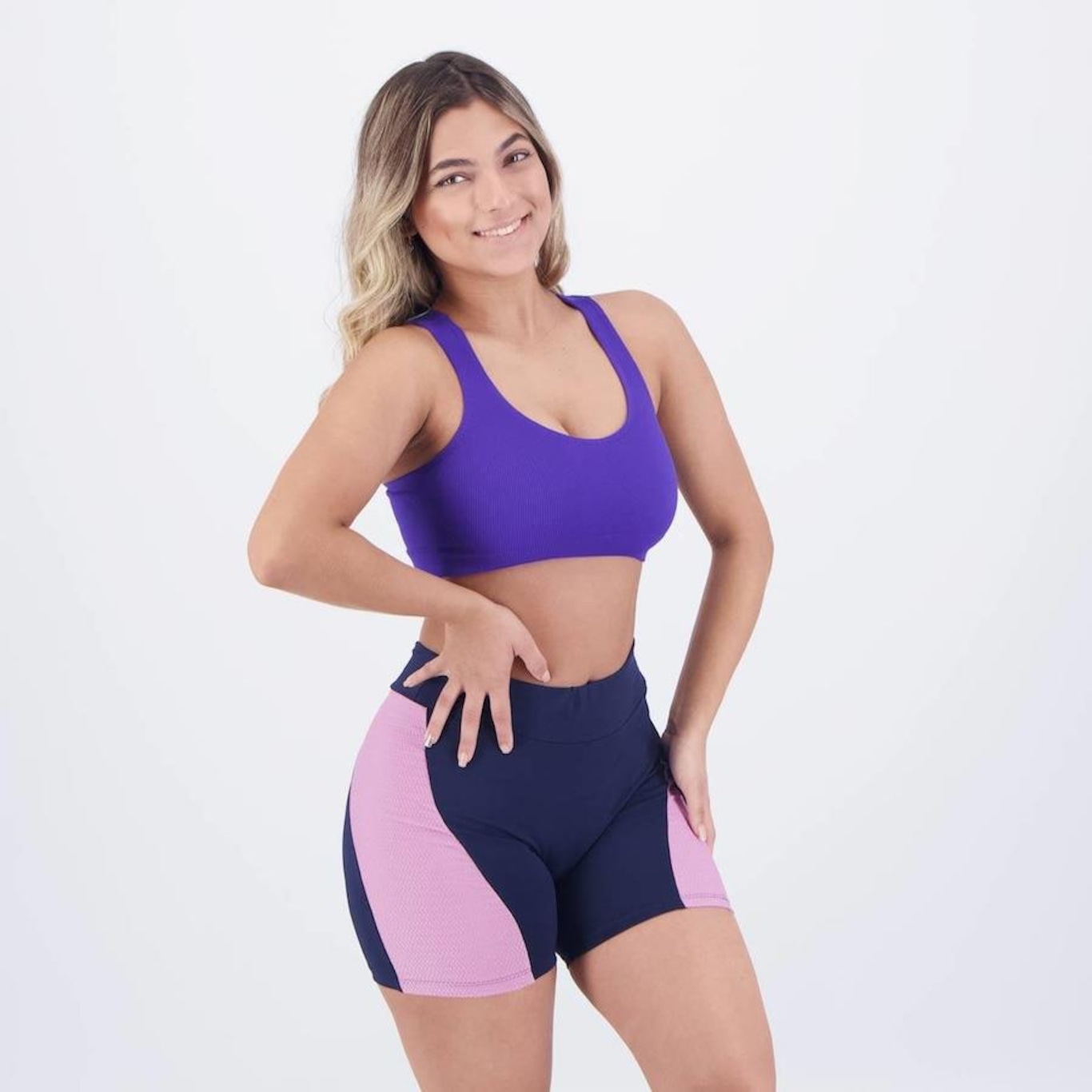 Conjunto Selene Top Canelado sem Costura + Shorts com Recorte - Feminino - Foto 3