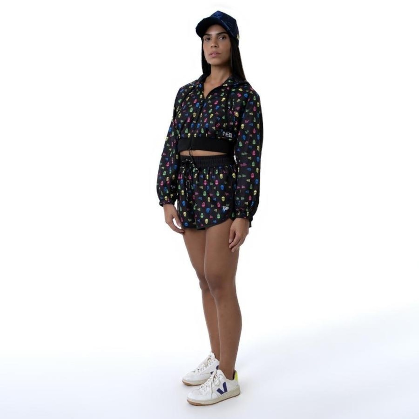 Jaqueta New Era Cropped Collab Alexandre Herchcovitch Full Logo - Feminina - Foto 5