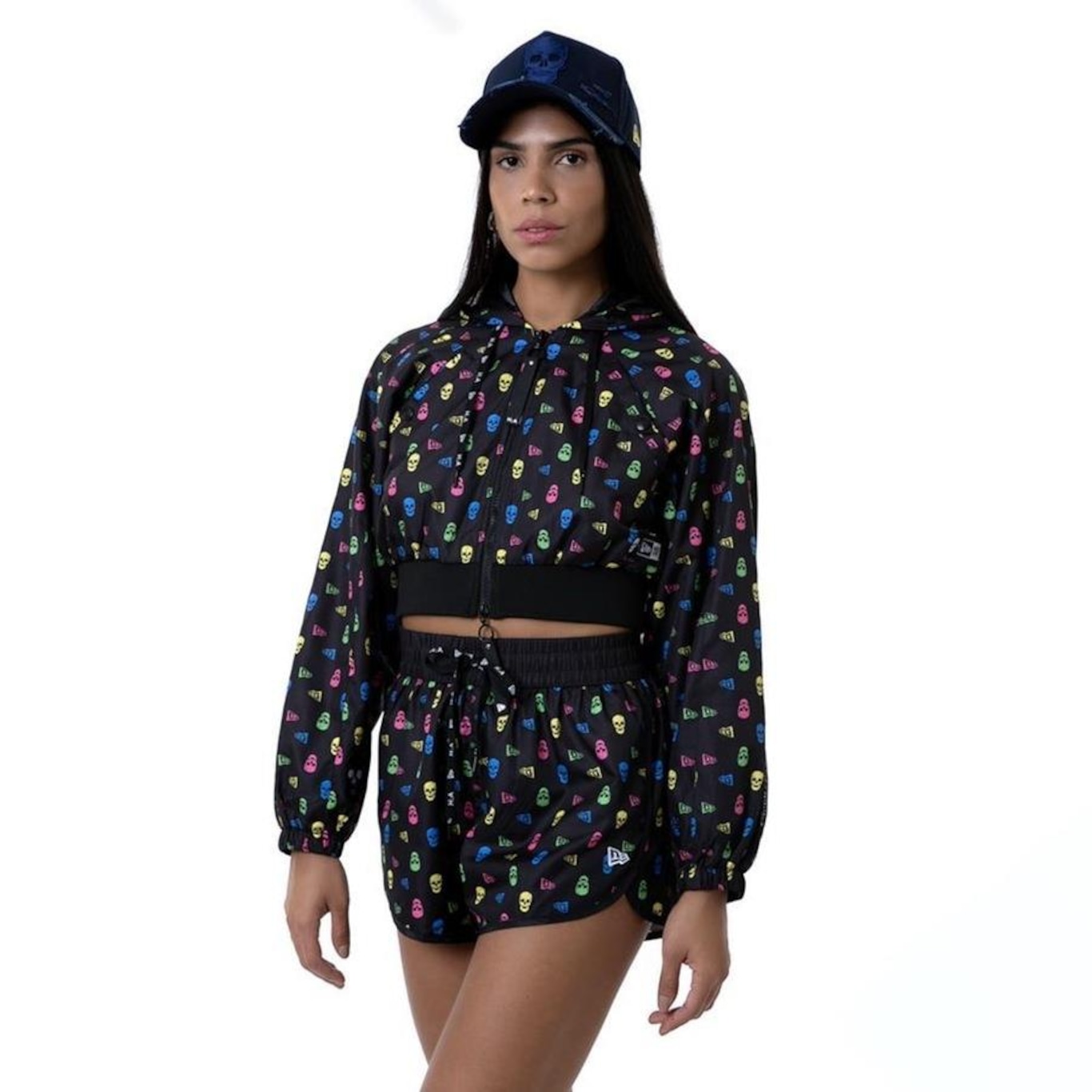 Jaqueta New Era Cropped Collab Alexandre Herchcovitch Full Logo - Feminina - Foto 6