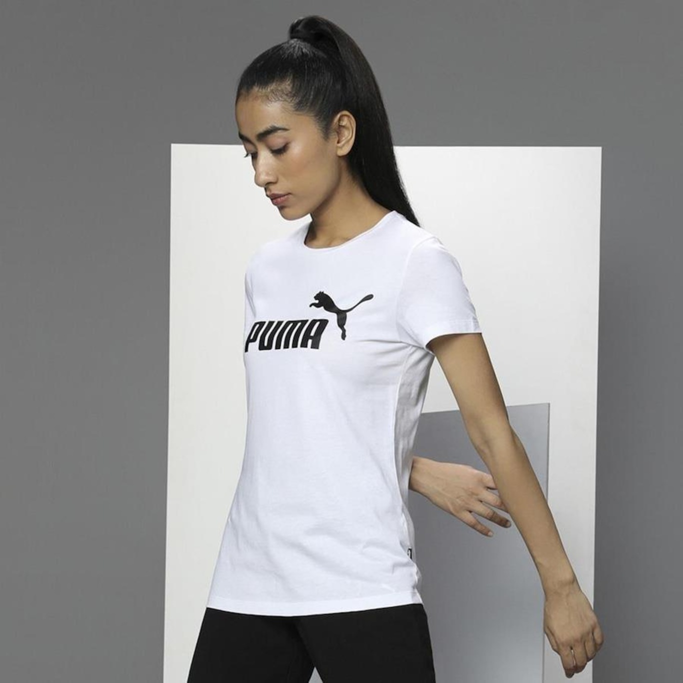 Camiseta Puma Essentials Logo Tee - Feminina - Foto 5