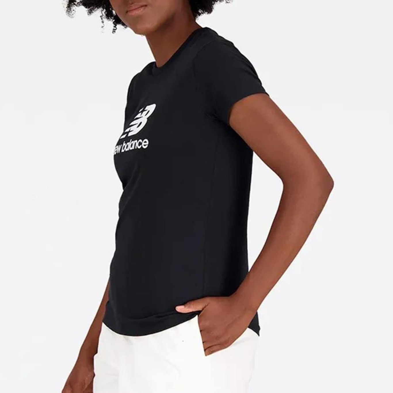 Camiseta New Balance Essentials Basic - Feminina - Foto 2