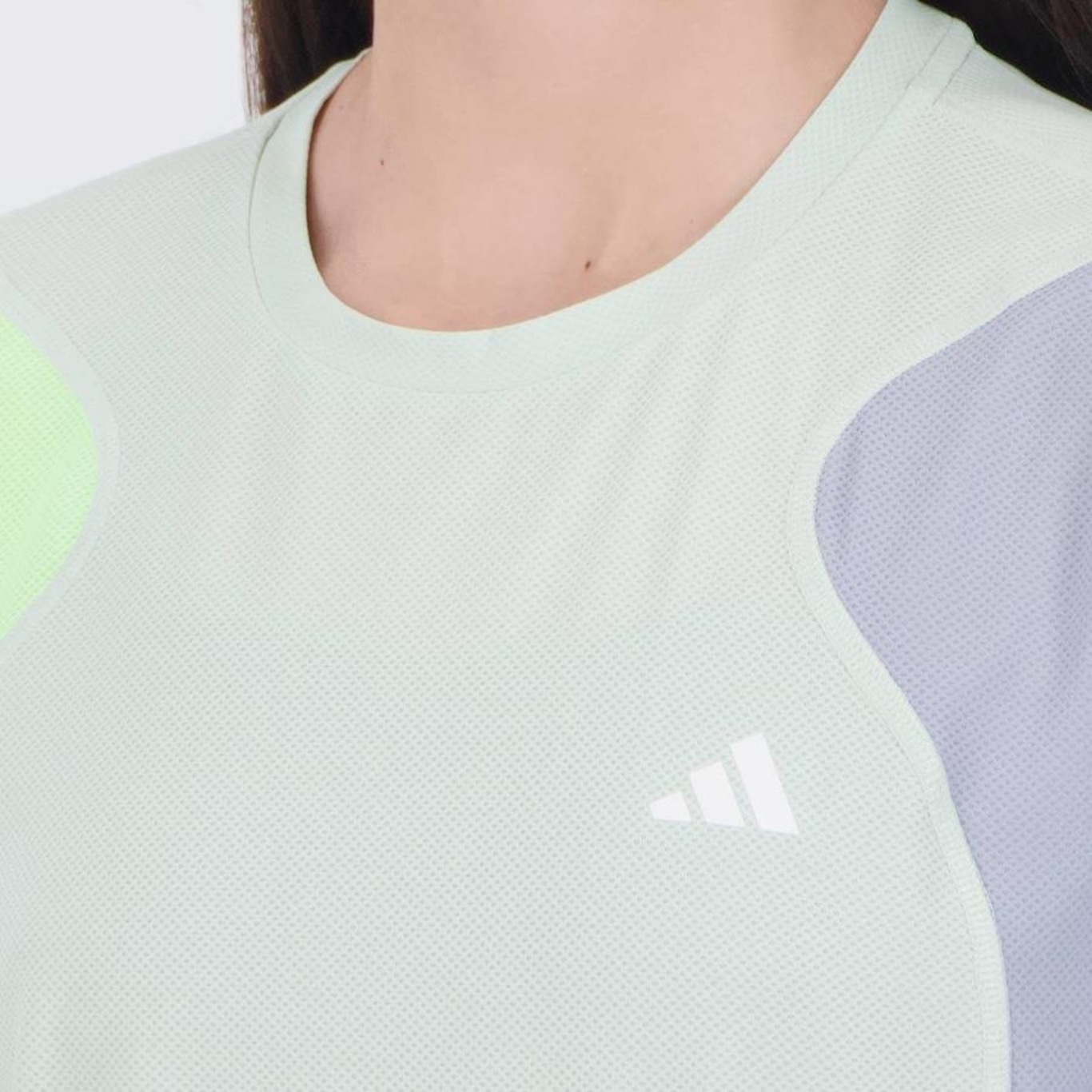 Camiseta adidas Own The Run Colorblock - Feminina - Foto 5