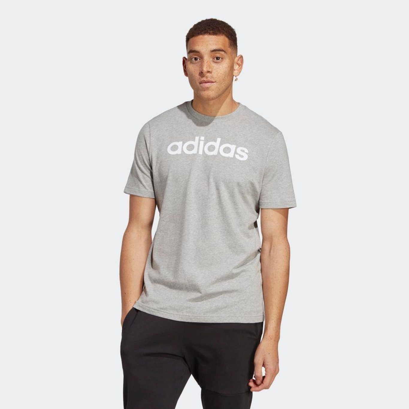 Camiseta adidas Essentials Linear Embroidered Logo - Masculina - Foto 3