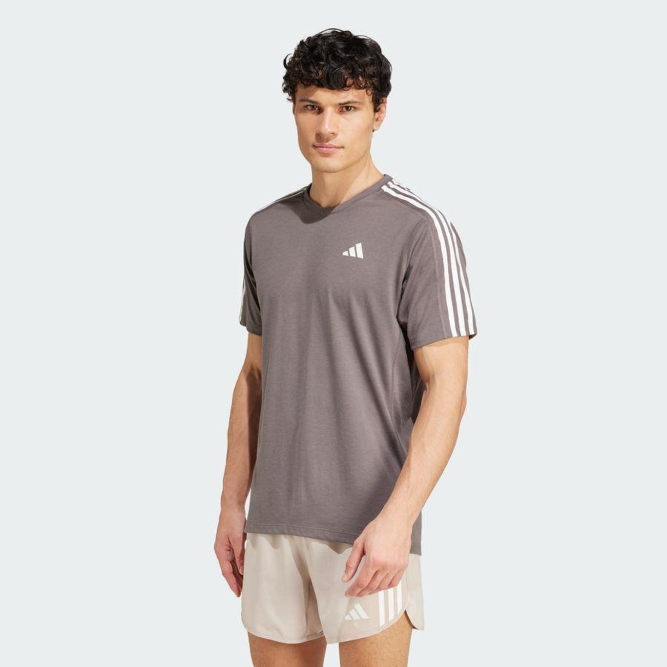 Camiseta adidas Três Listras Own The Run - Masculina - Foto 3