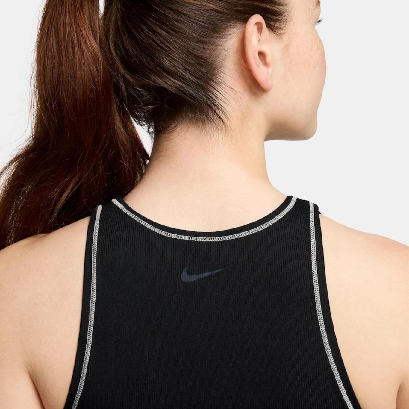 Camiseta Regata Nike One - Feminina - Foto 4