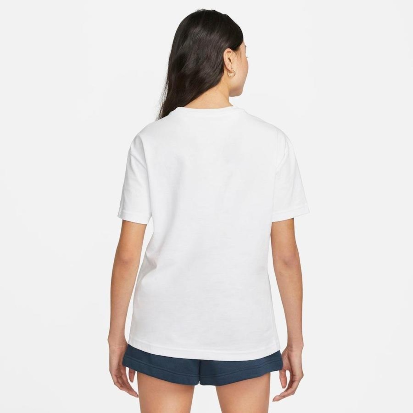 Camiseta Nike Sportswear - Feminina - Foto 2