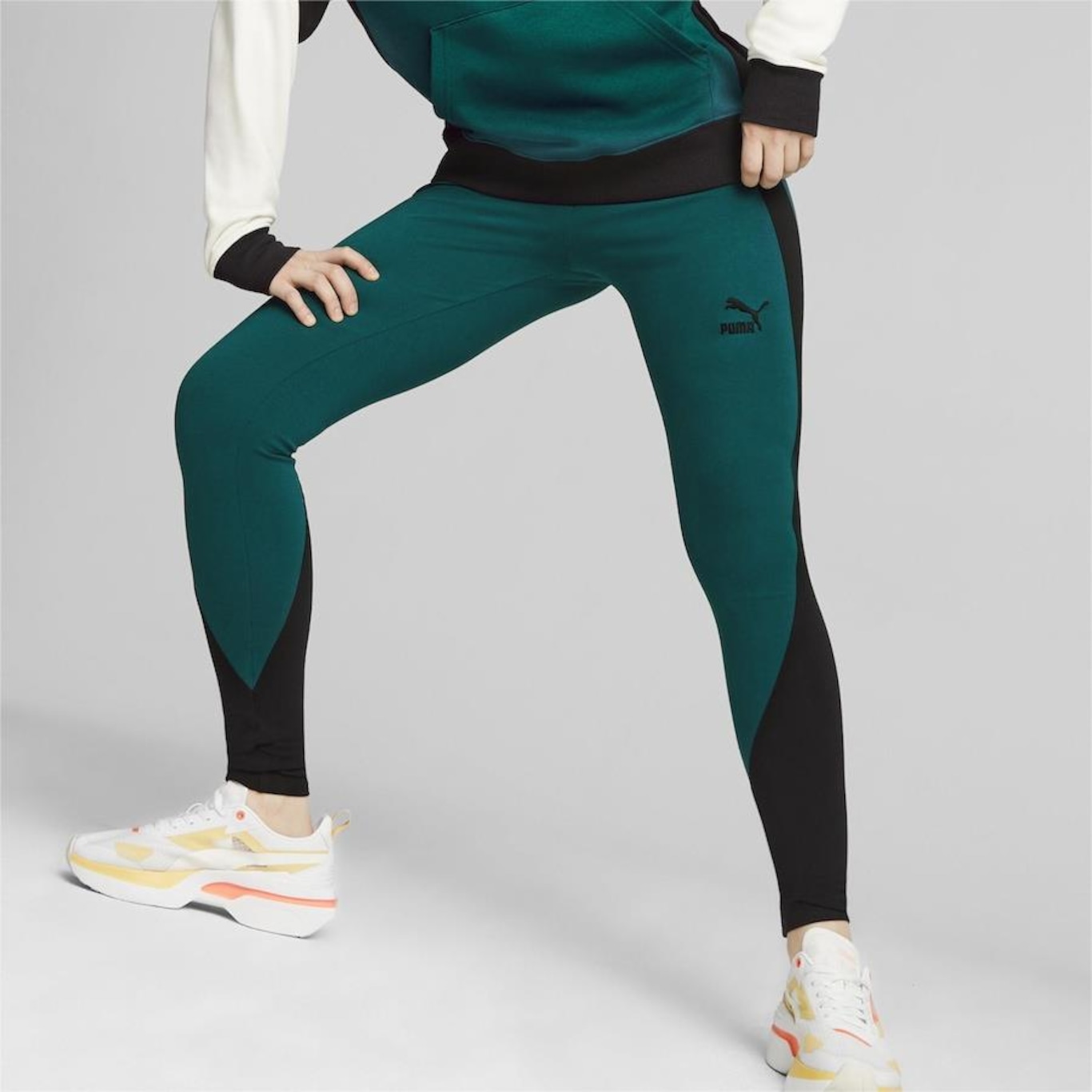 Calça Legging Puma Classics Block - Feminina - Foto 3