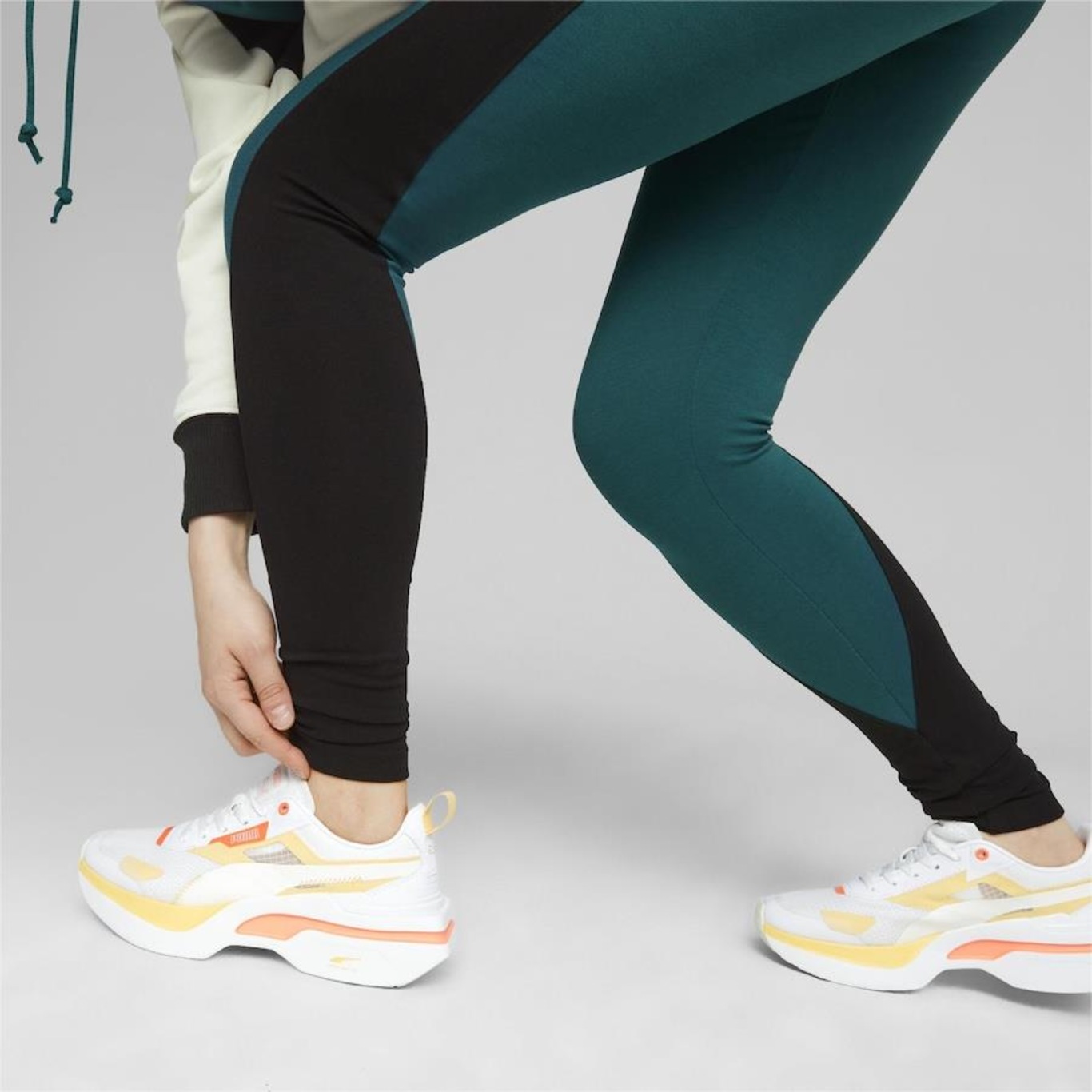 Calça Legging Puma Classics Block - Feminina - Foto 4