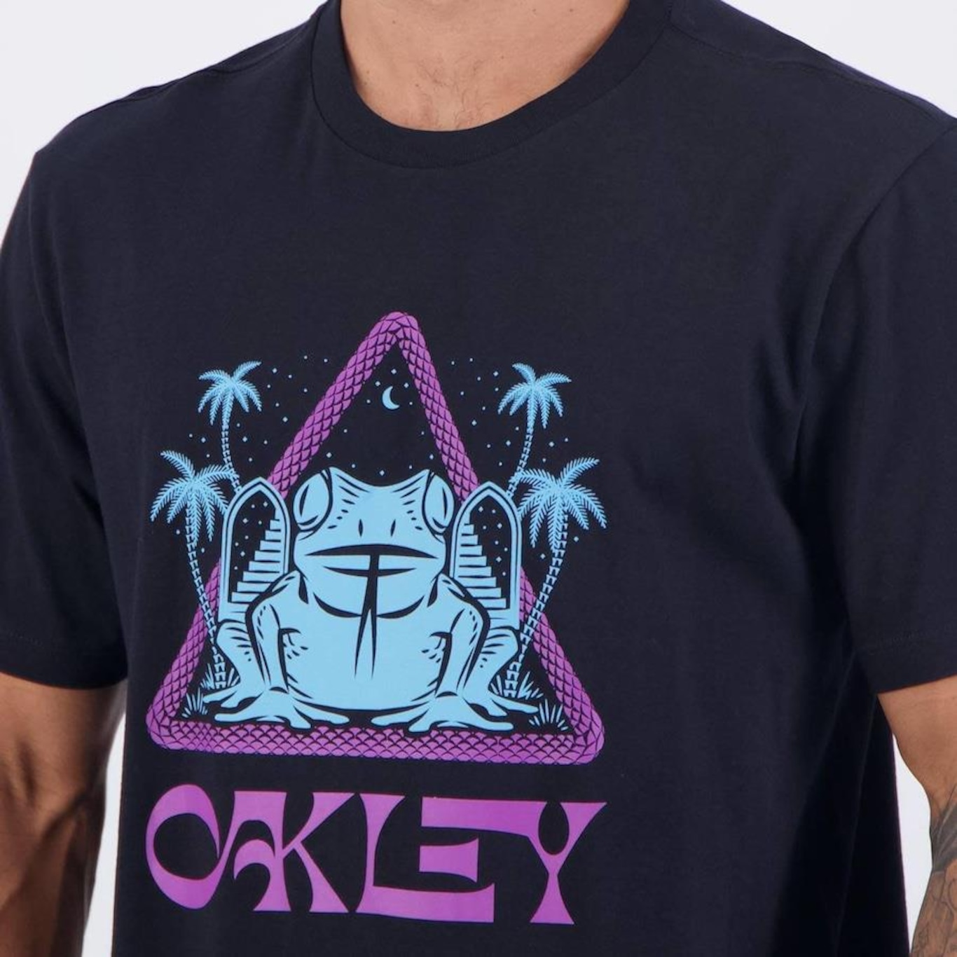 Camiseta Oakley Frog Triangle - Masculino - Foto 5