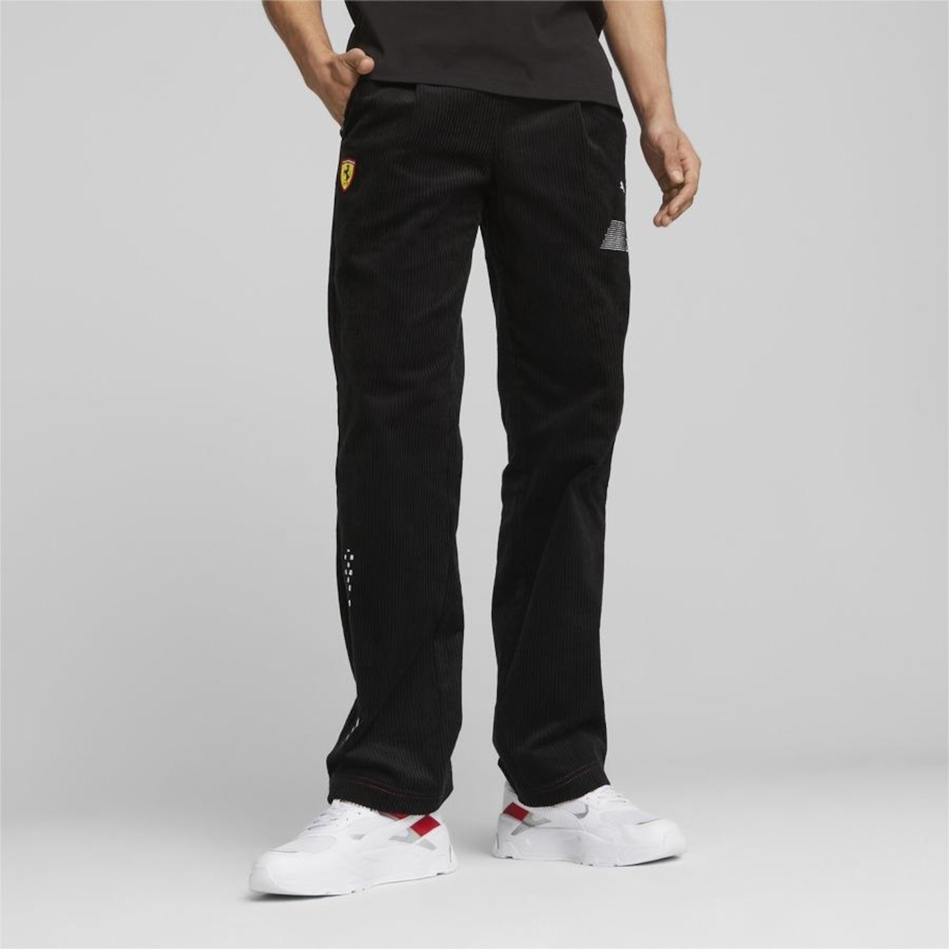 Calça Puma Scuderia Ferrari Race Garage Crew - Masculina - Foto 3