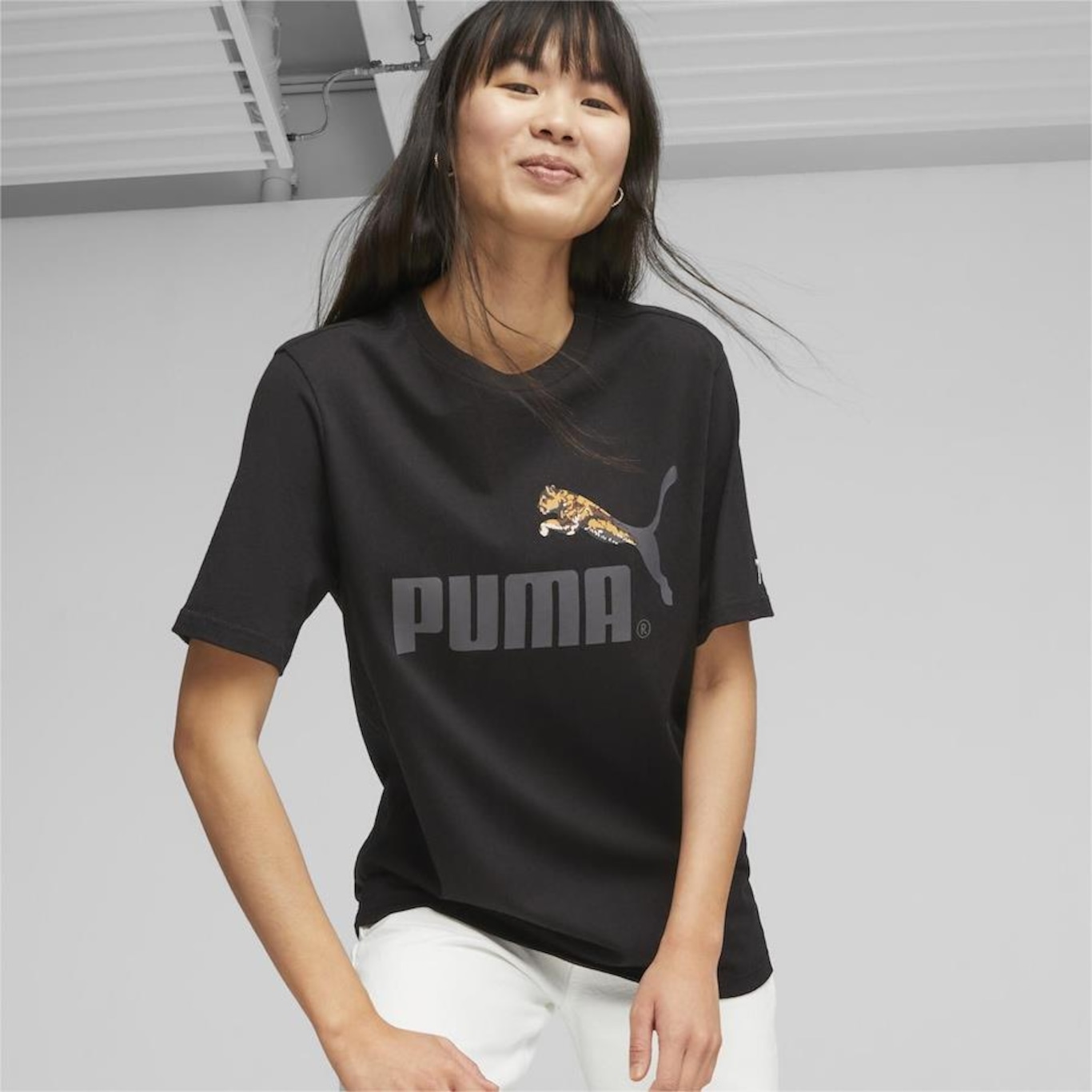 Camiseta Puma Classics No.1 Logo - Unissex - Foto 4