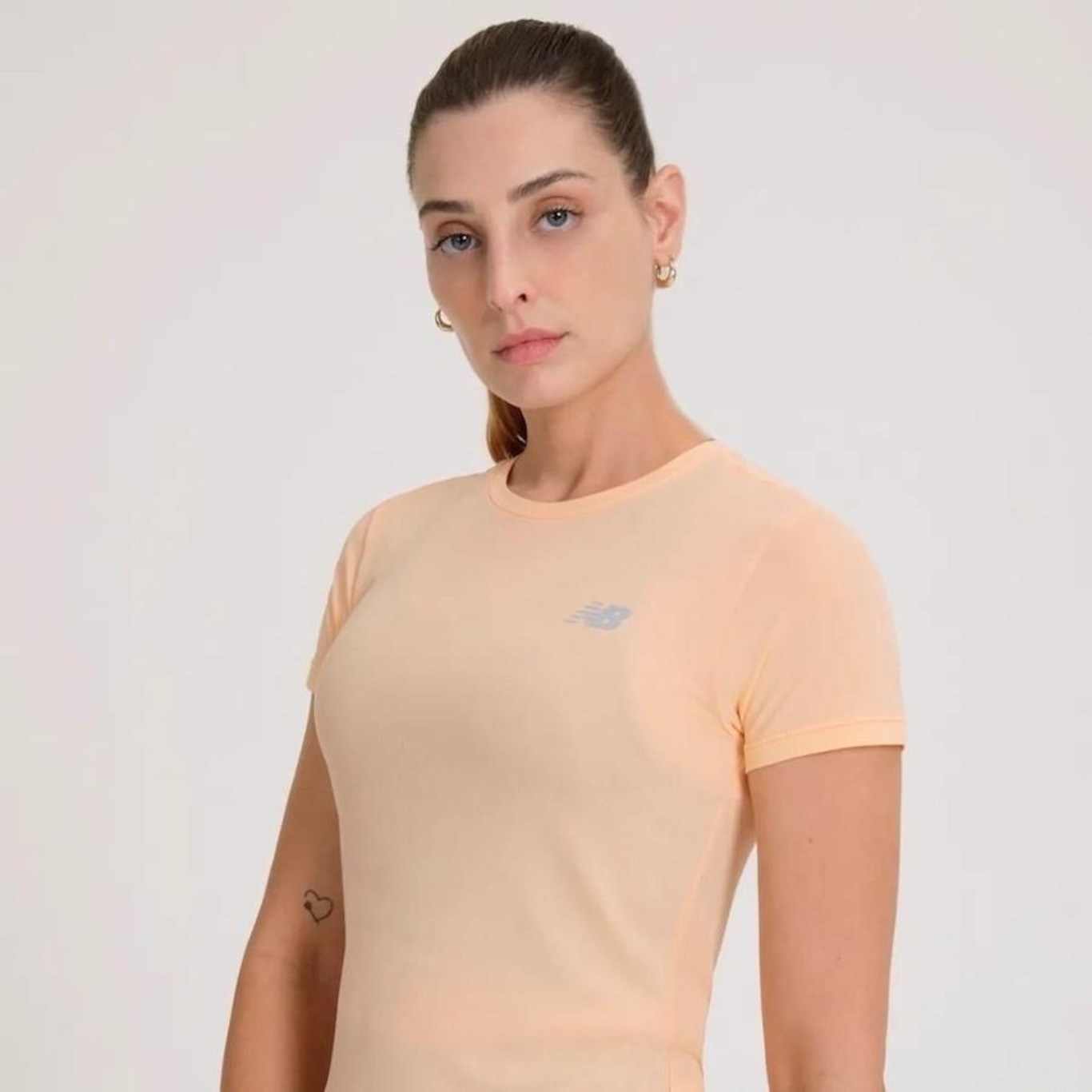 Camiseta New Balance Essentials - Feminina - Foto 2