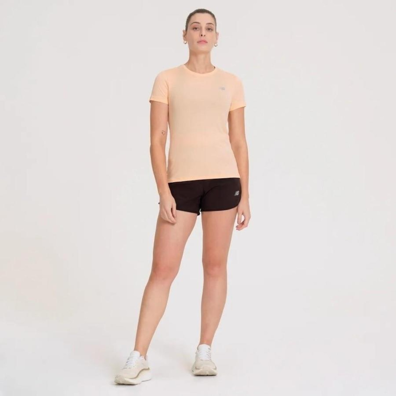 Camiseta New Balance Essentials - Feminina - Foto 4