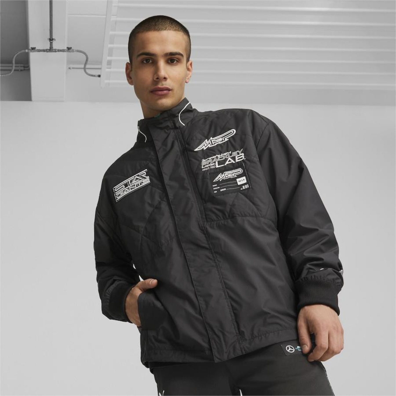 Jaqueta Puma Mercedes-Amg Petronas Motorsport Garage Crew - Masculina - Foto 1