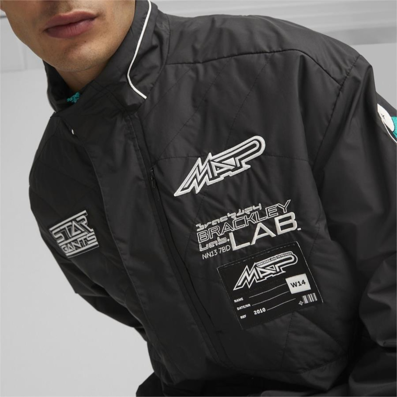 Jaqueta Puma Mercedes-Amg Petronas Motorsport Garage Crew - Masculina - Foto 2