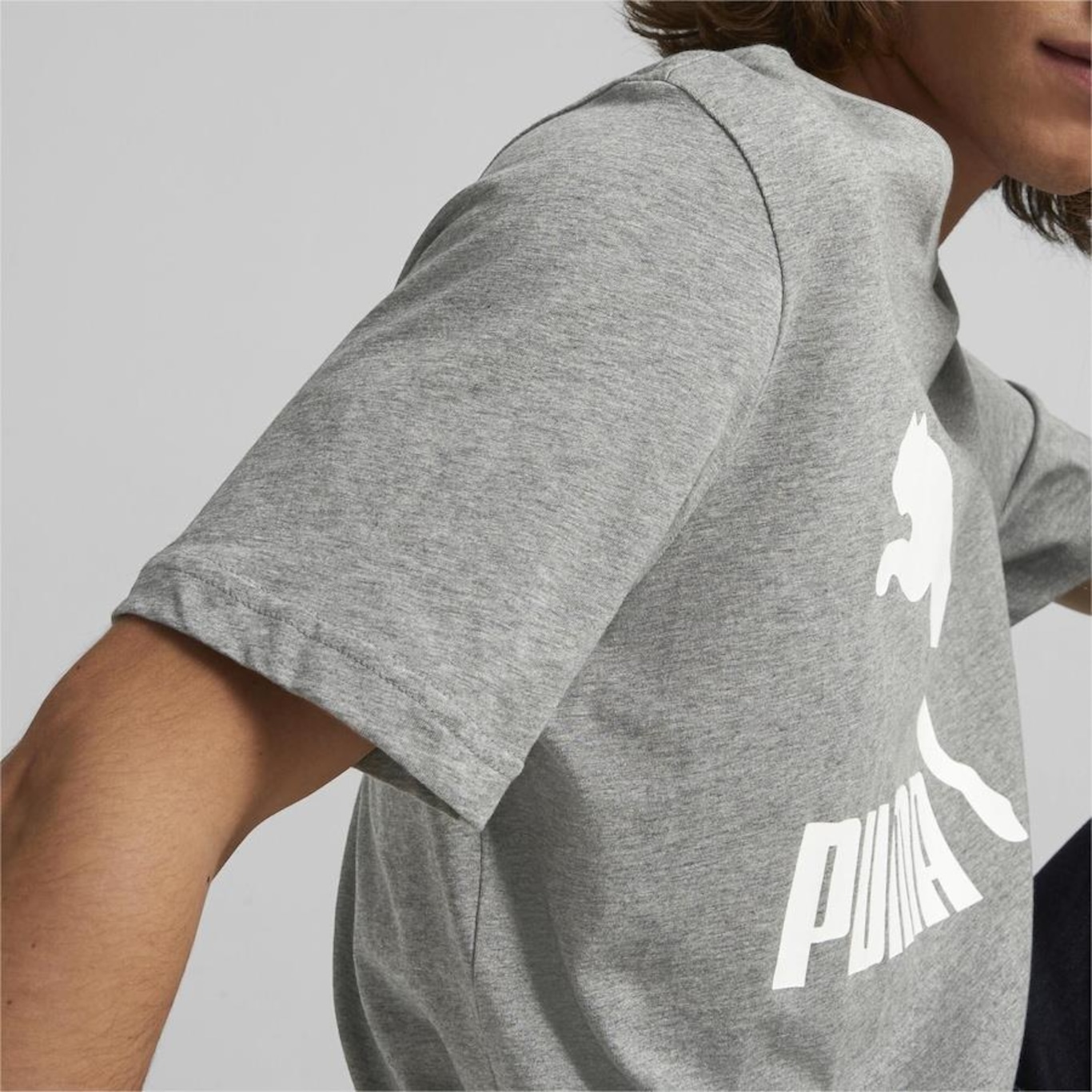 Camiseta Puma Classics Logo - Masculina - Foto 4