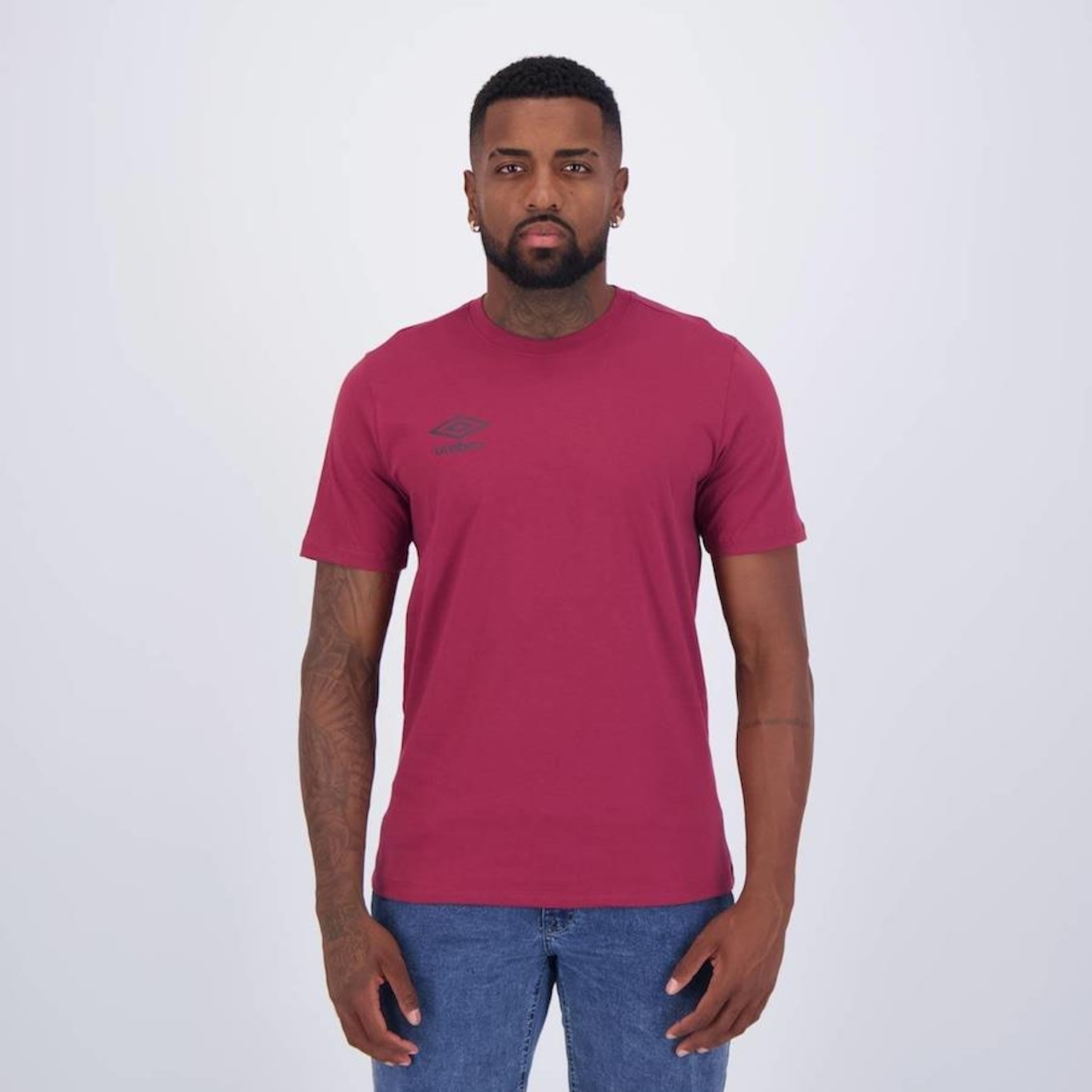 Camiseta Umbro Essential - Masculina - Foto 1