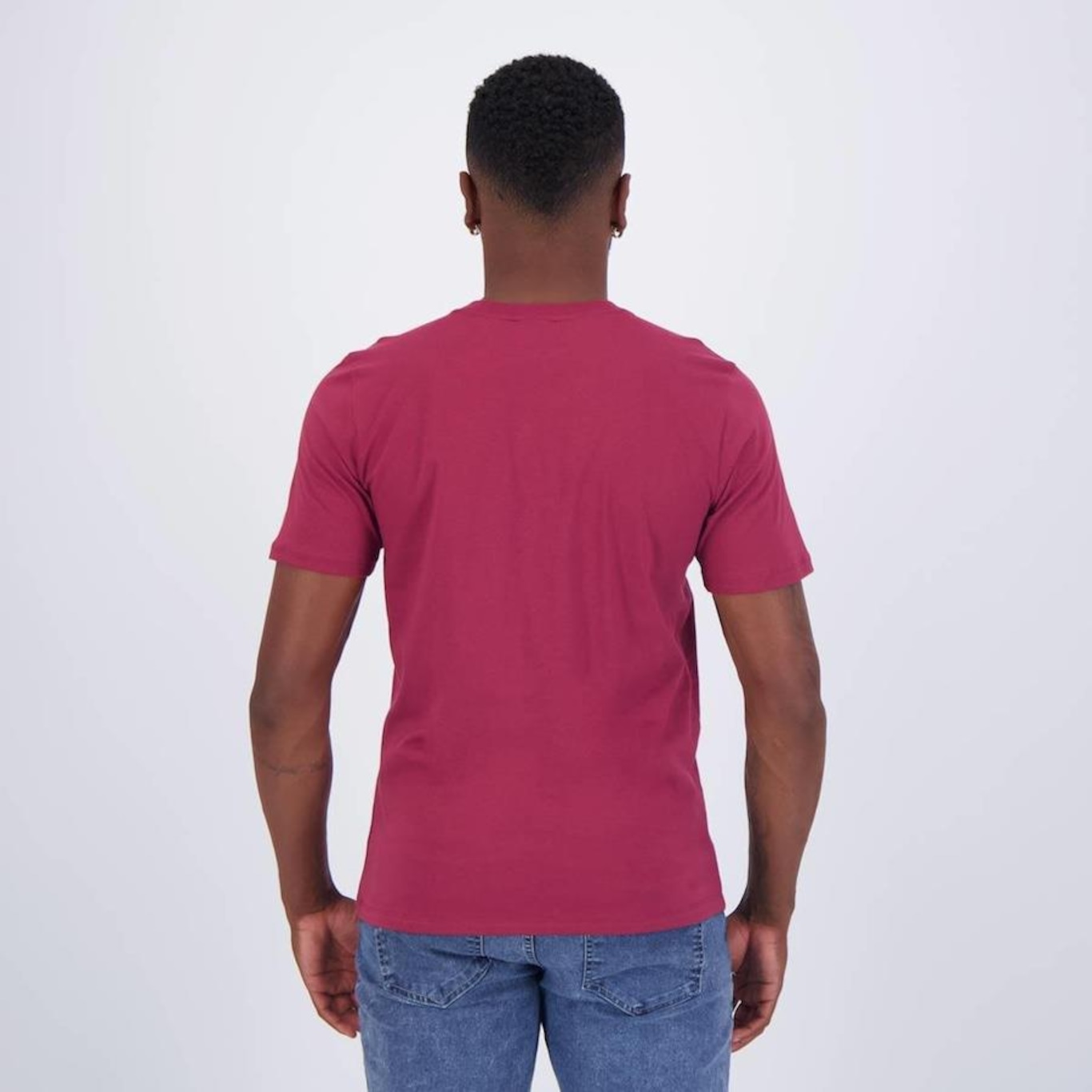 Camiseta Umbro Essential - Masculina - Foto 4