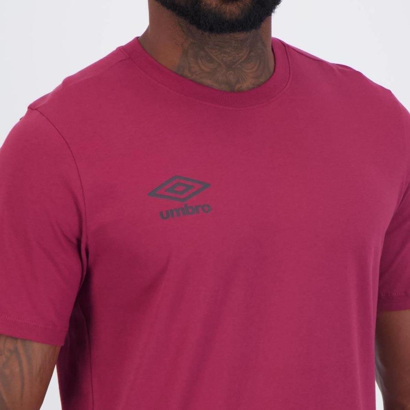 Camiseta Umbro Essential - Masculina - Foto 5