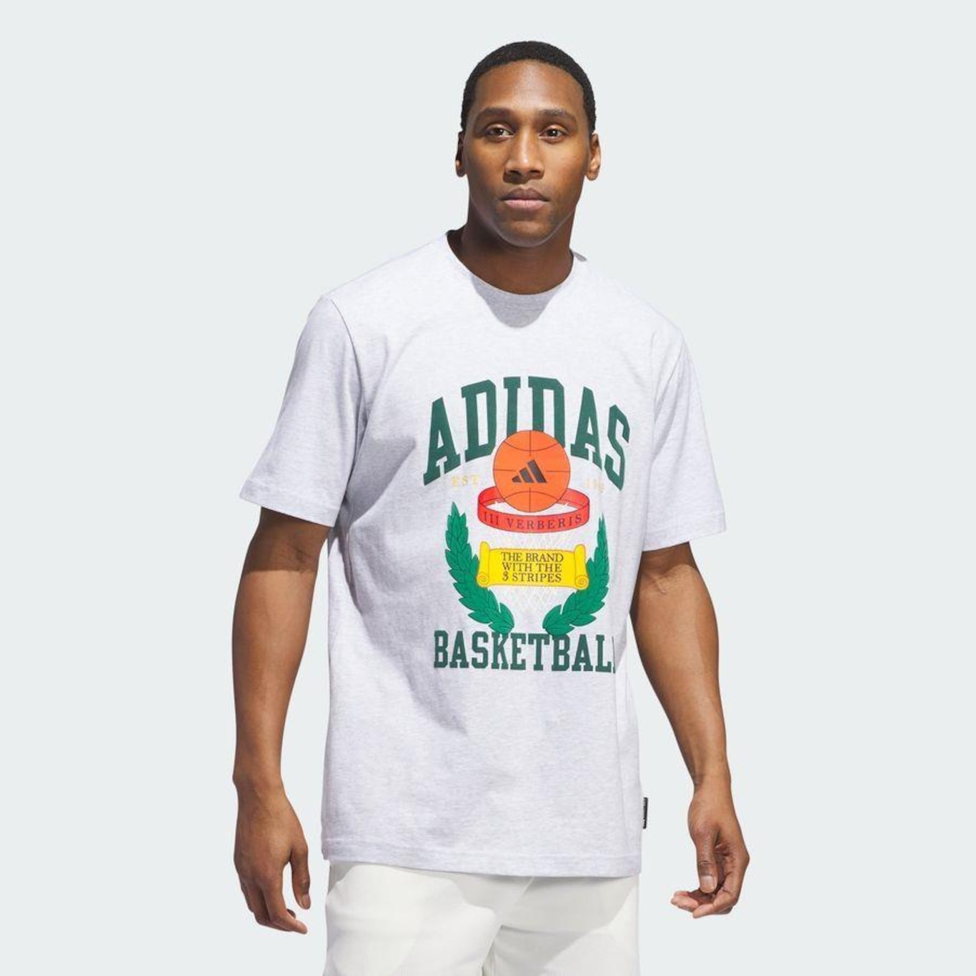 Camiseta adidas Estampada Basketball Crest - Masculina - Foto 3