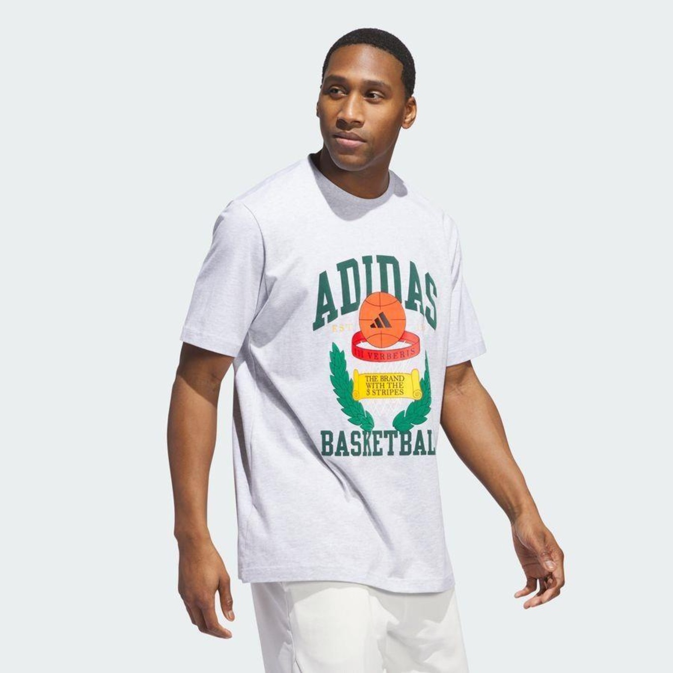 Camiseta adidas Estampada Basketball Crest - Masculina - Foto 6