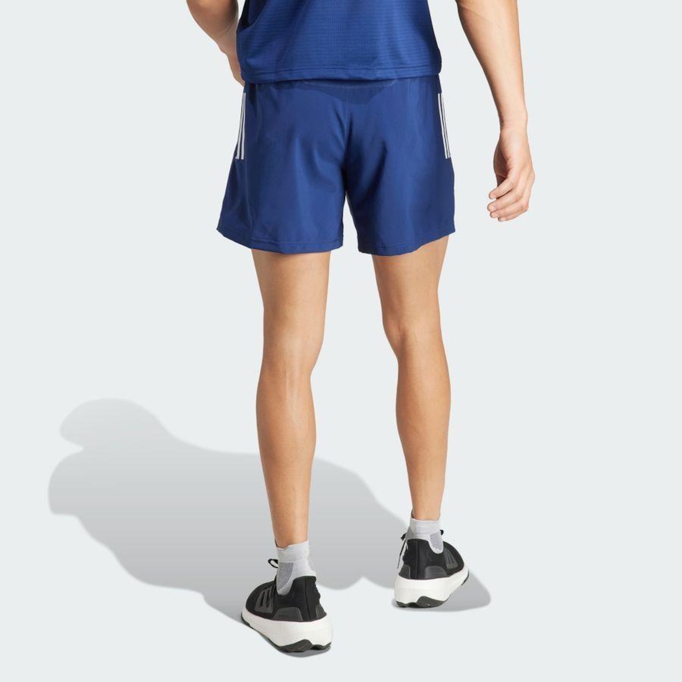 Shorts adidas Own The Run - Masculino - Foto 4