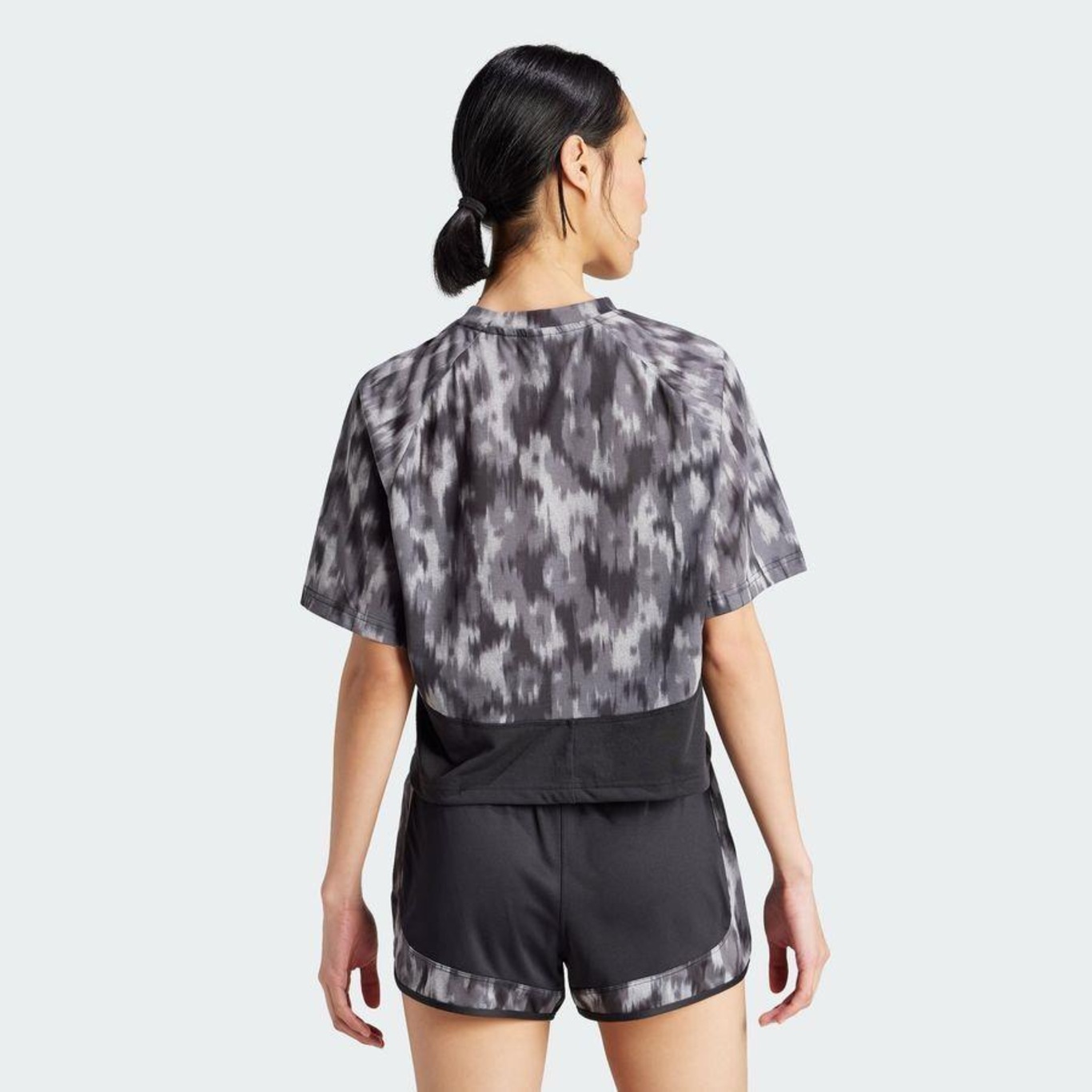 Camiseta adidas Estampada Train Essentials Flower Tie-Dye - Feminina - Foto 5