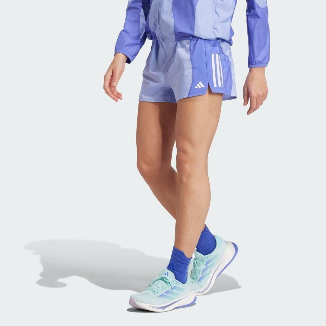 Shorts adidas Own The Run Base Aeroready - Feminino - Foto 3