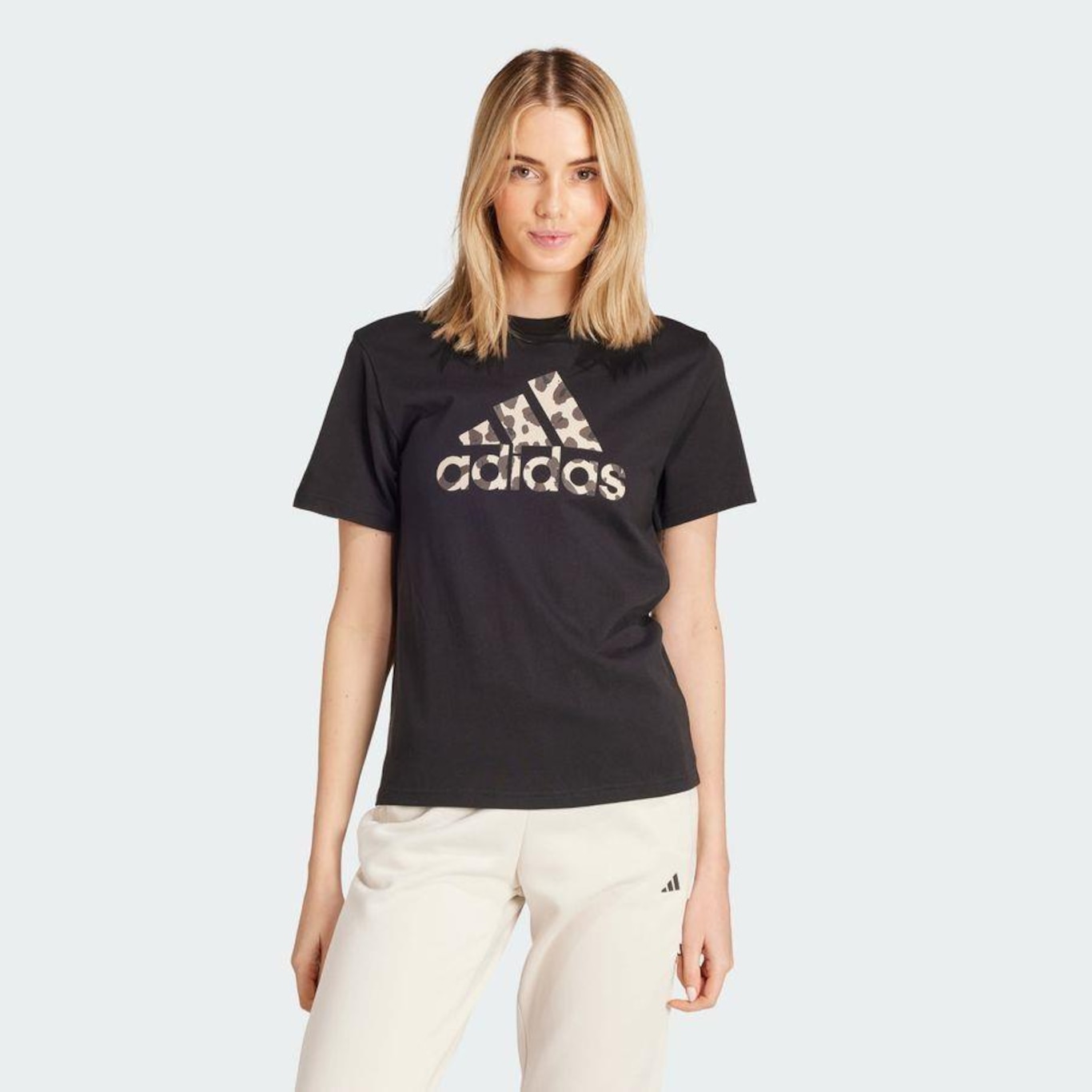 Camiseta adidas Estampada Animal - Feminina - Foto 3