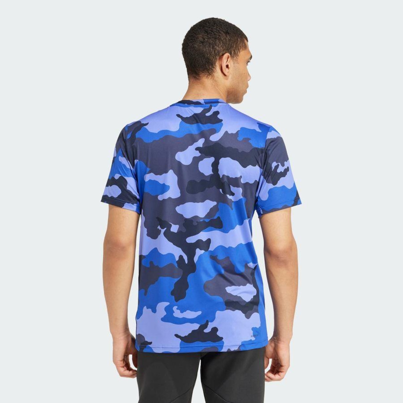 Camiseta adidas Estampada Train Essentials Camo - Masculina - Foto 5