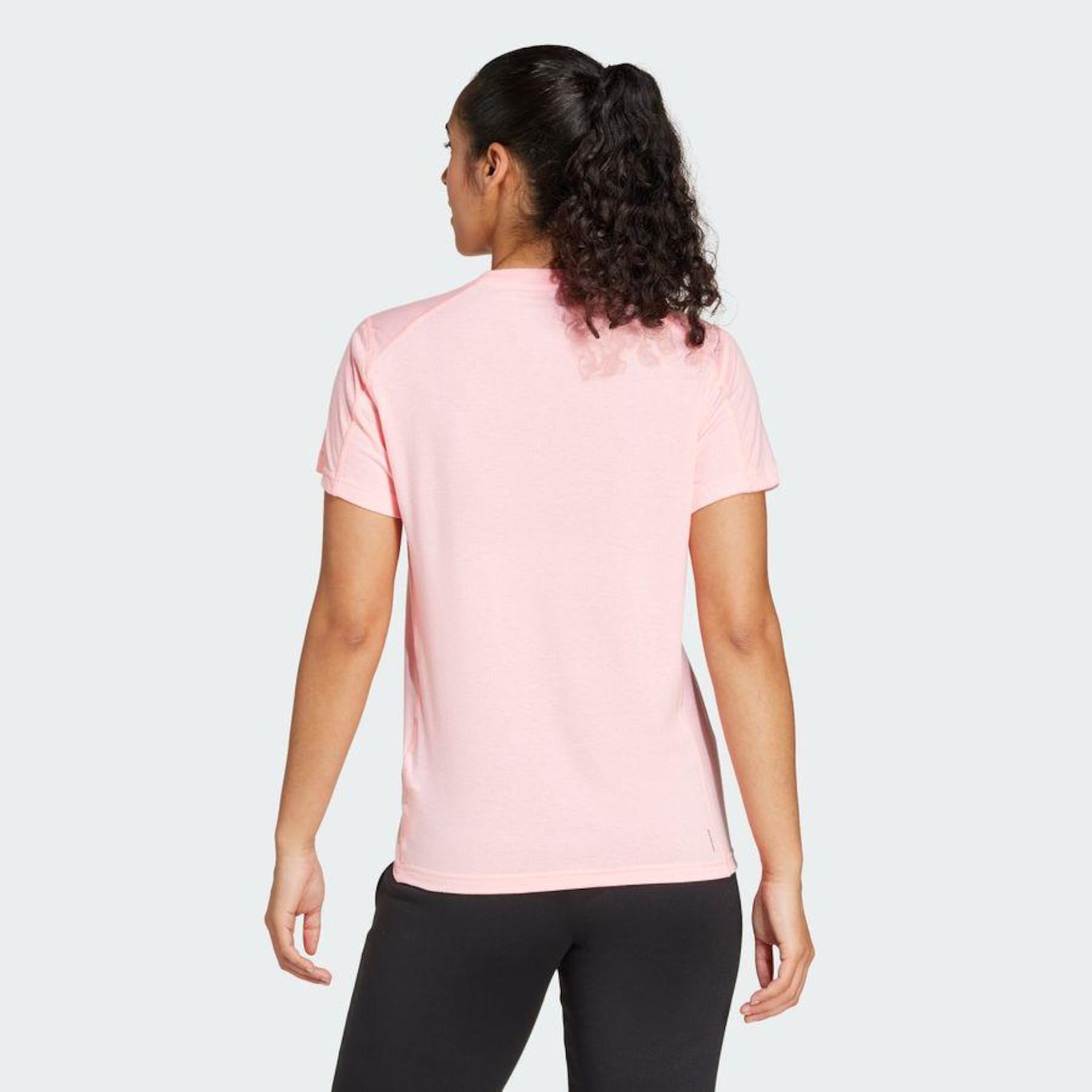 Camiseta adidas Train Essentials Big Performance Logo - Feminina - Foto 5