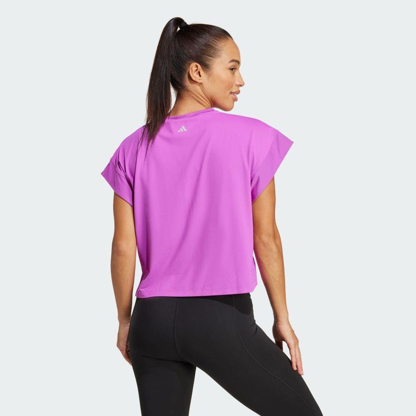 Camiseta adidas Studio - Feminina - Foto 5