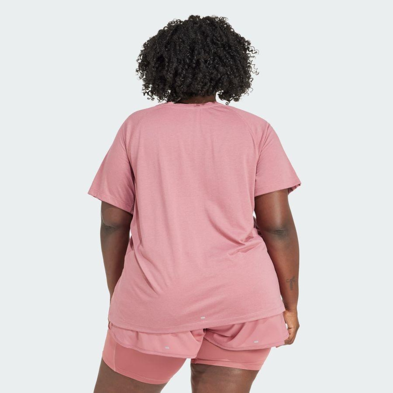 Camiseta adidas Own The Run Três Listras Plus Size - Feminina - Foto 4