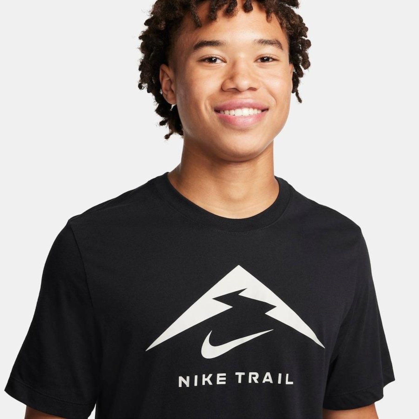 Camiseta Nike Dri-Fit Trail - Masculina - Foto 2