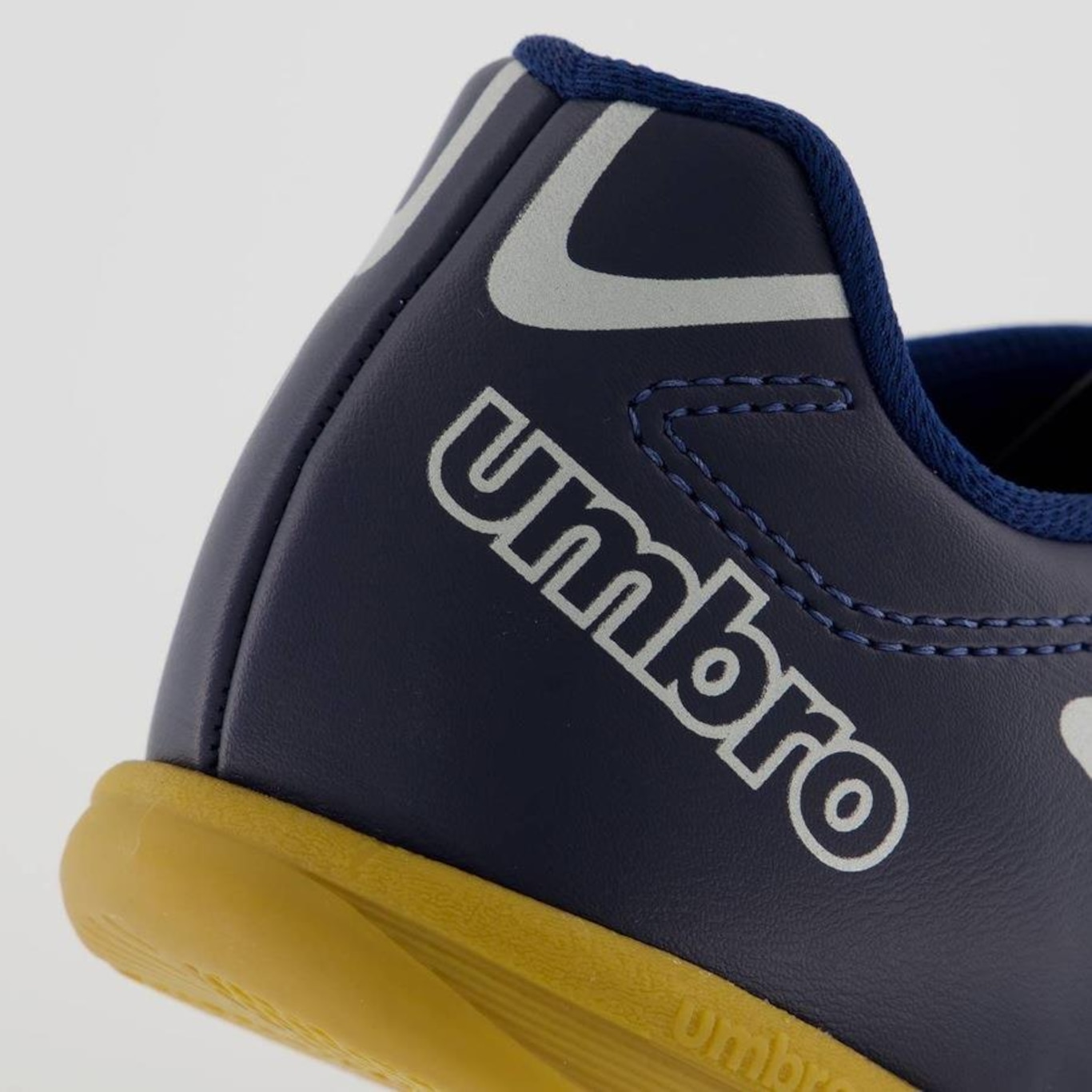 Chuteira Futsal Umbro Class - Adulto - Foto 6