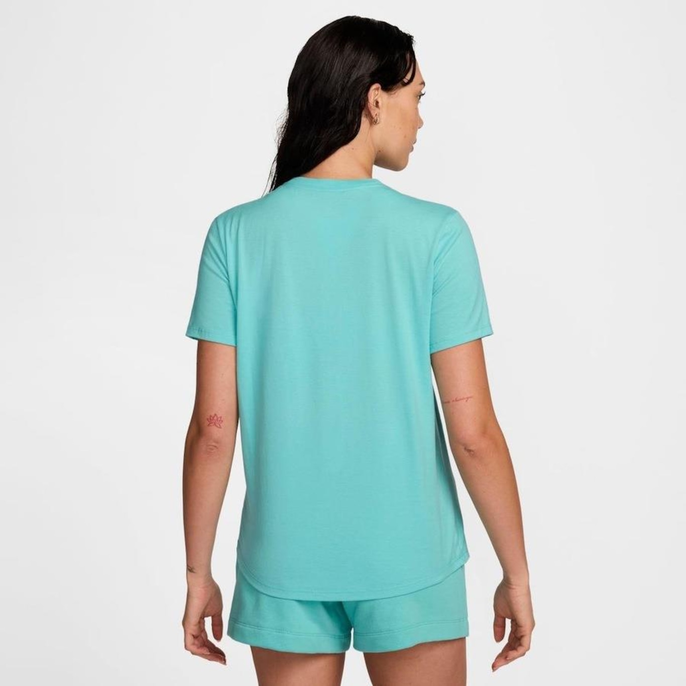 Camiseta Nike Sportswear Essentials Feminina - Foto 2