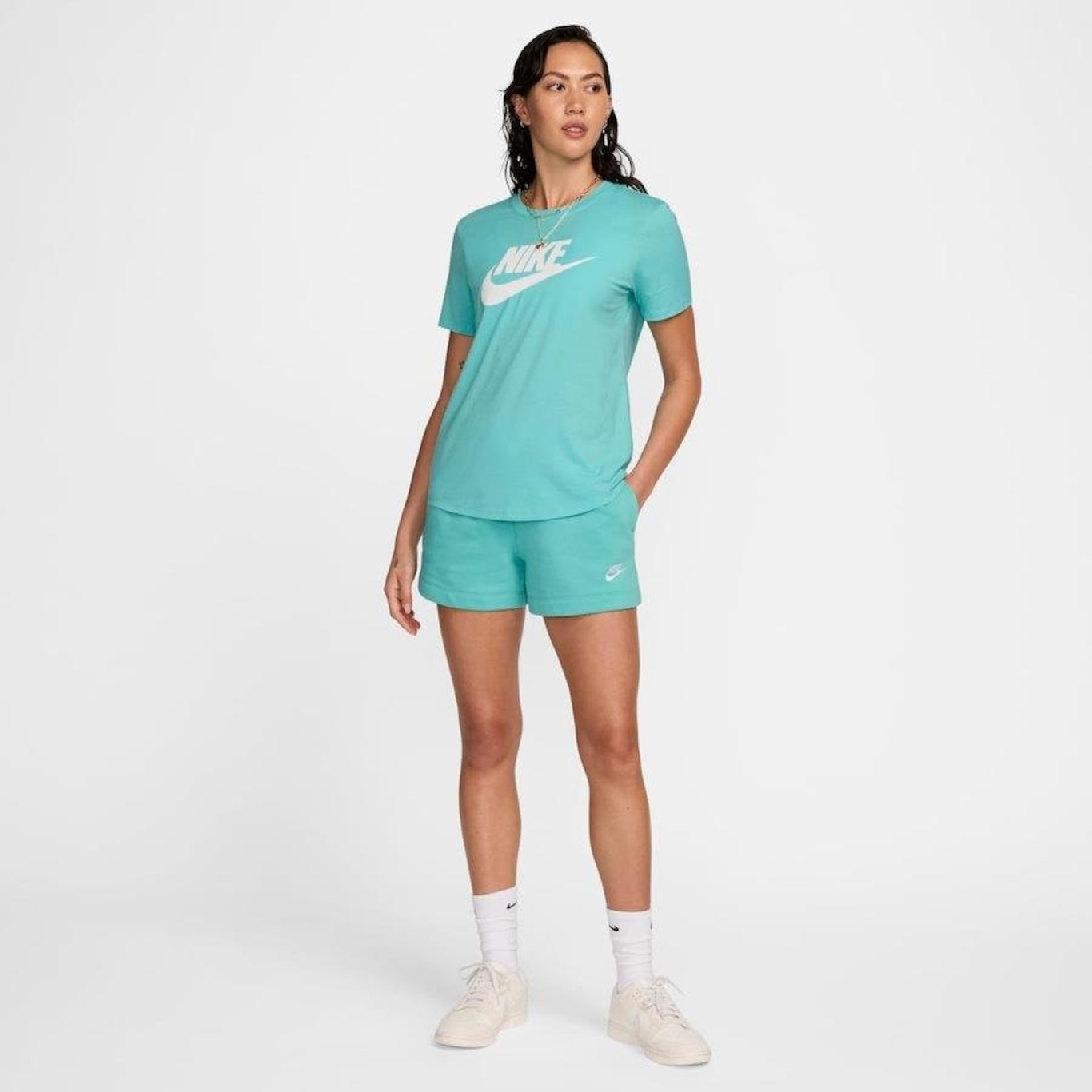 Camiseta Nike Sportswear Essentials Feminina - Foto 4