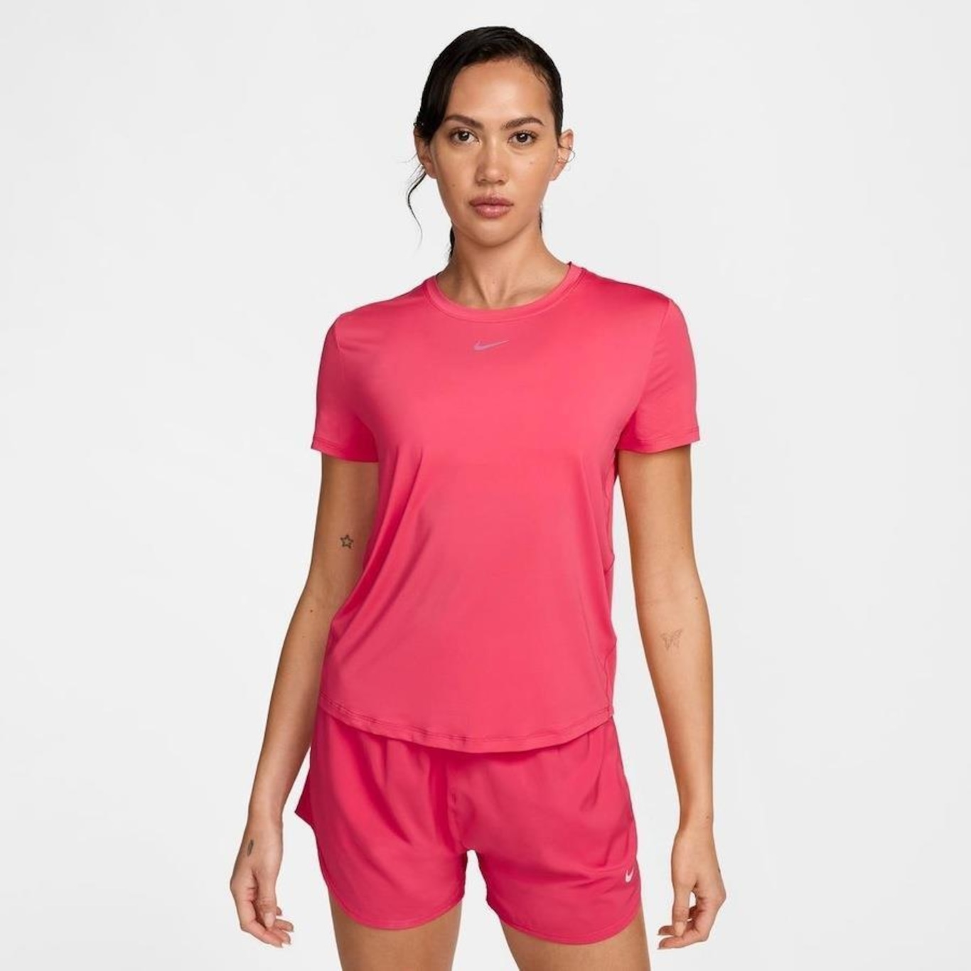 Camiseta Feminina Nike Manga Curta Dri-fit One Classic - Foto 1