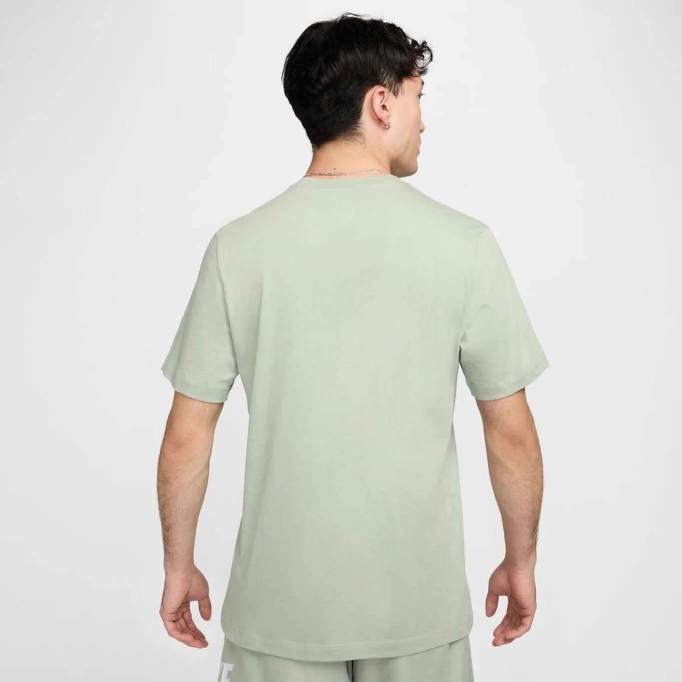 Camiseta Nike Sportswear Club - Masculina - Foto 5