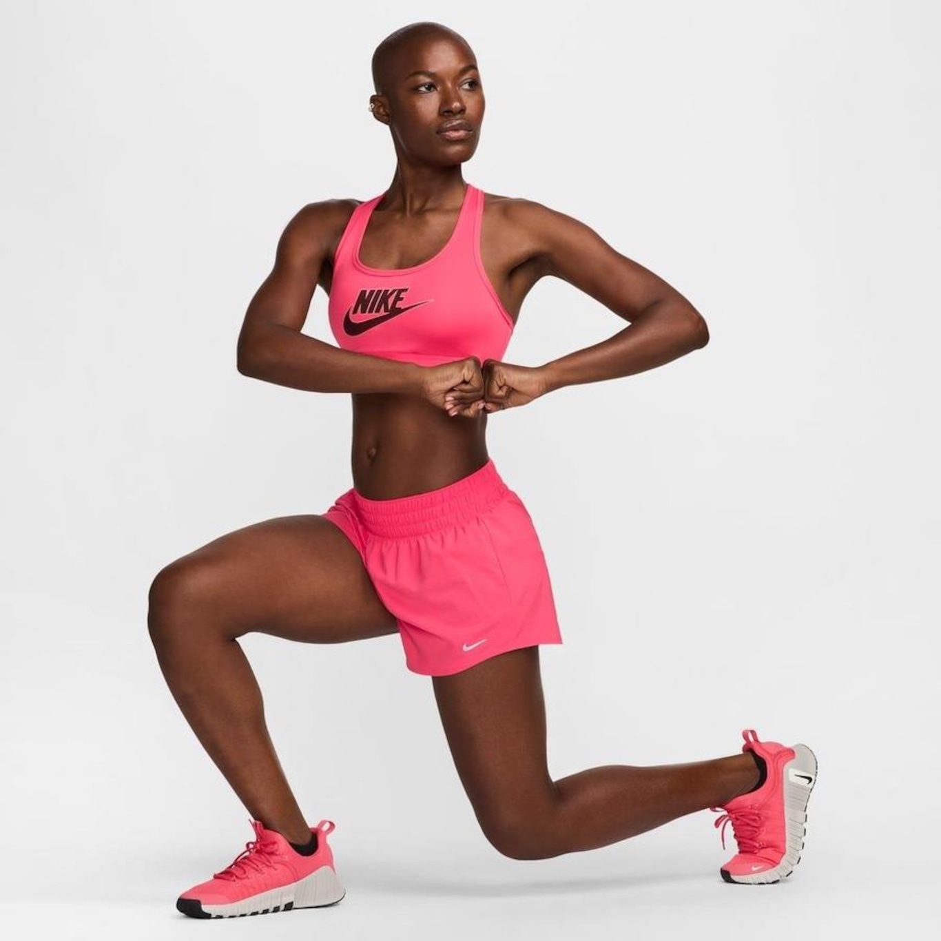 Top Fitness Nike Swoosh Futura - Feminino - Foto 6