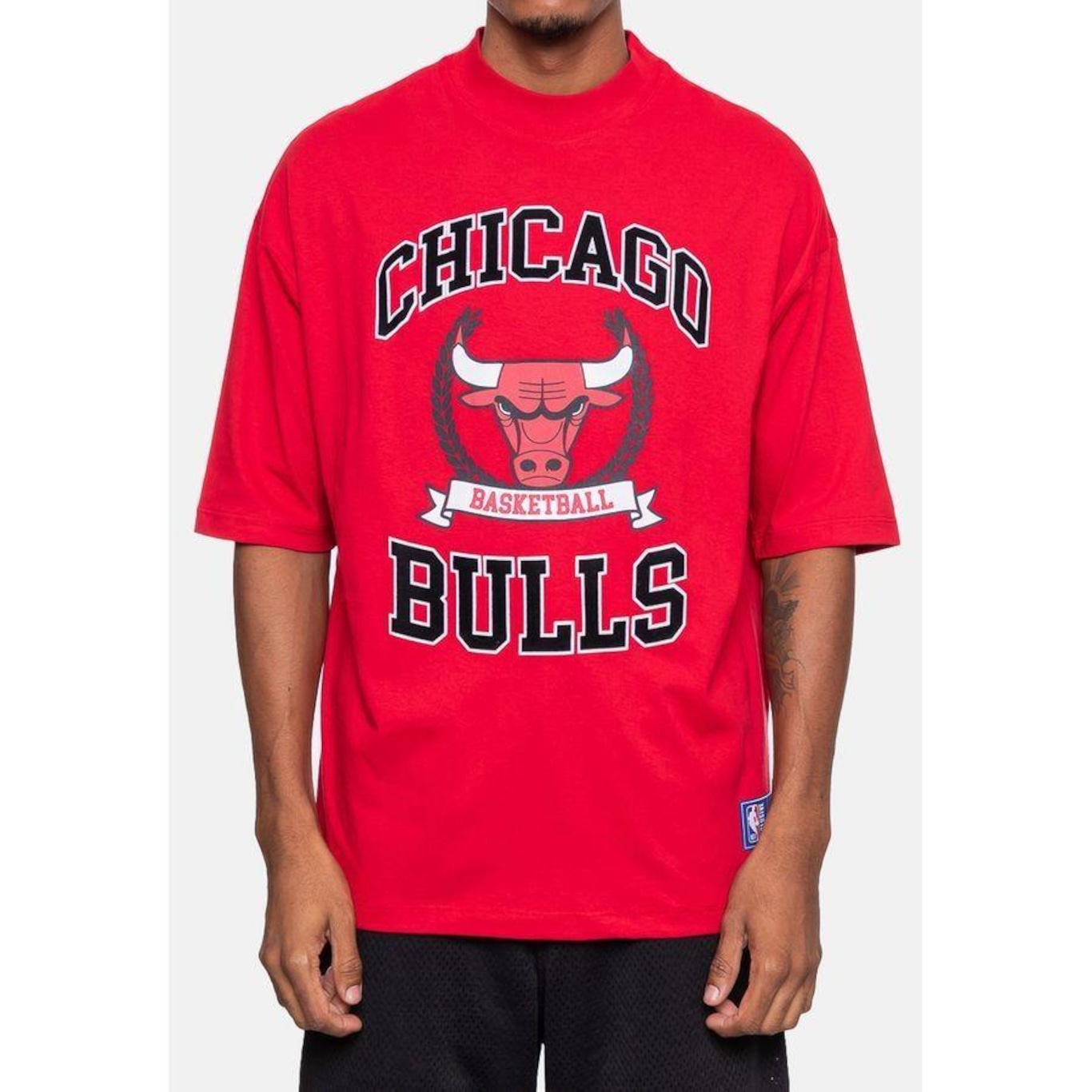 Camiseta Nba Armorial Chicago Bulls - Masculina - Foto 2