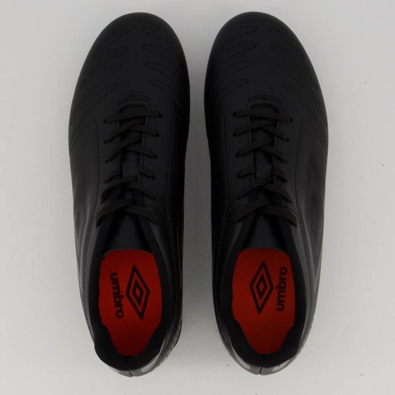 Chuteira de Campo Umbro Class Rb All Black - Adulto - Foto 4