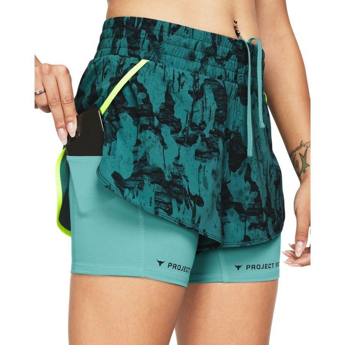 Shorts Under Armour Project Rock Flex - Feminino - Foto 3