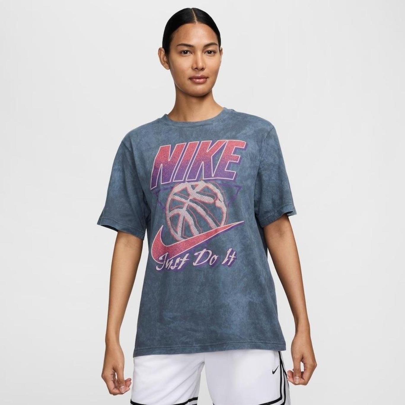 Camiseta Nike Sportswear Essentials - Feminina - Foto 1