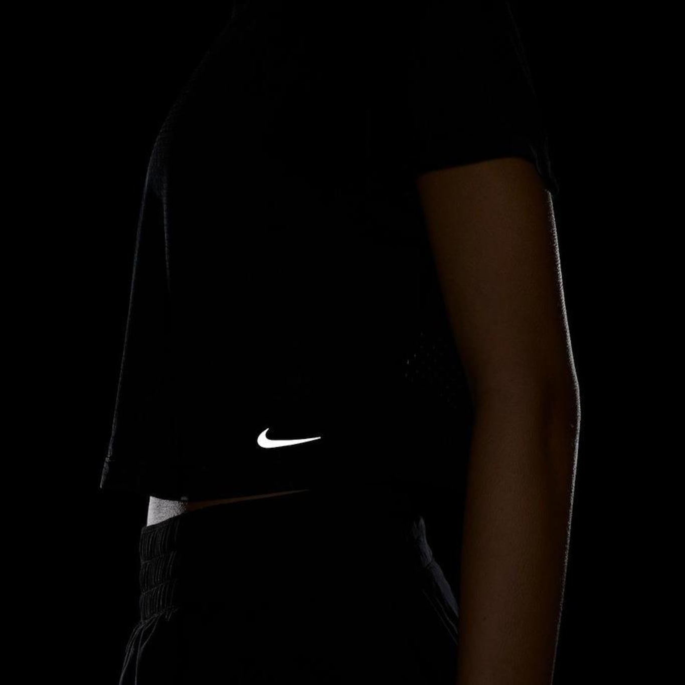 Camiseta Nike One Classic - Feminina - Foto 4