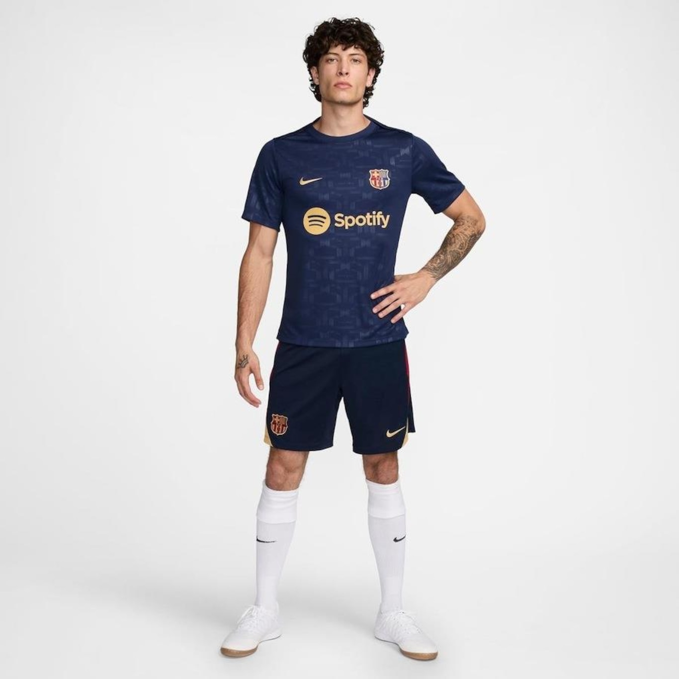 Camiseta Nike Barcelona Academy Pro Pre Match - Masculina - Foto 3