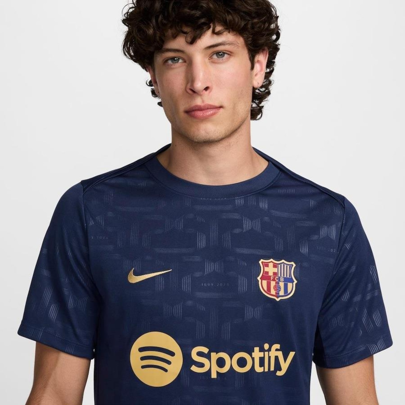 Camiseta Nike Barcelona Academy Pro Pre Match - Masculina - Foto 4