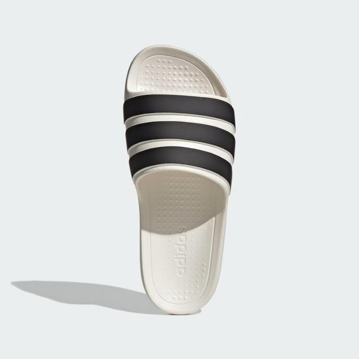 Chinelo adidas Adilette Flow Slide - Unissex - Foto 2